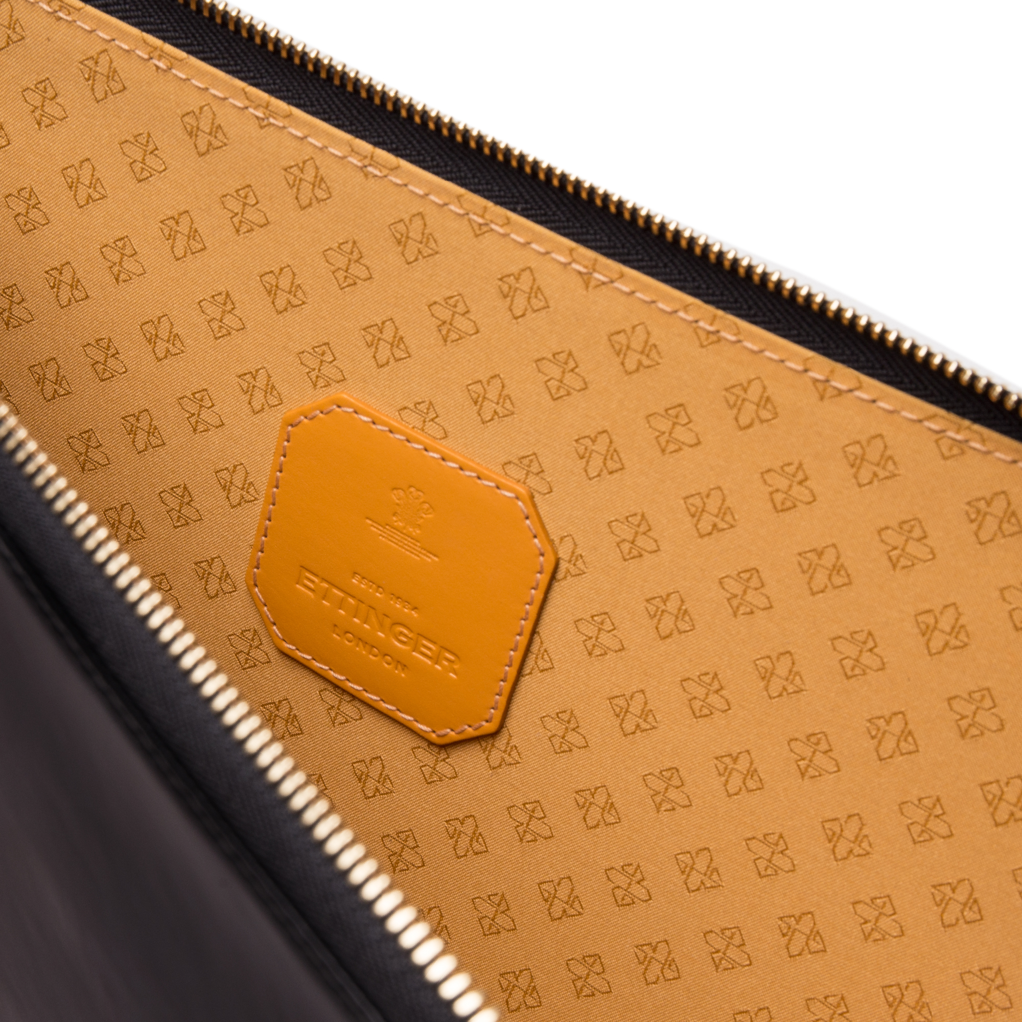 BRIDLE HIDE Medium Zip Pouch - Image 3