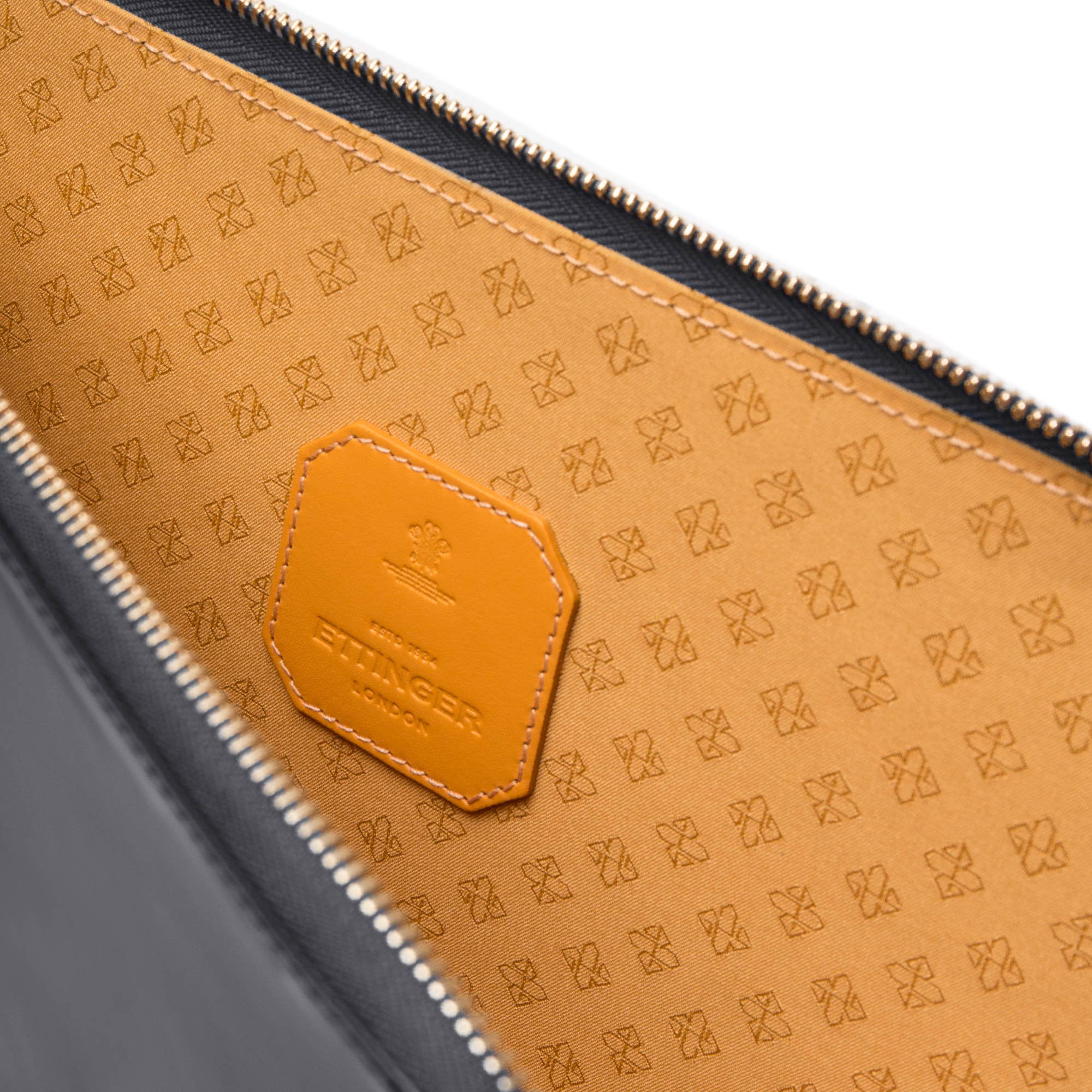 BRIDLE HIDE Medium Zip Pouch - Image 9