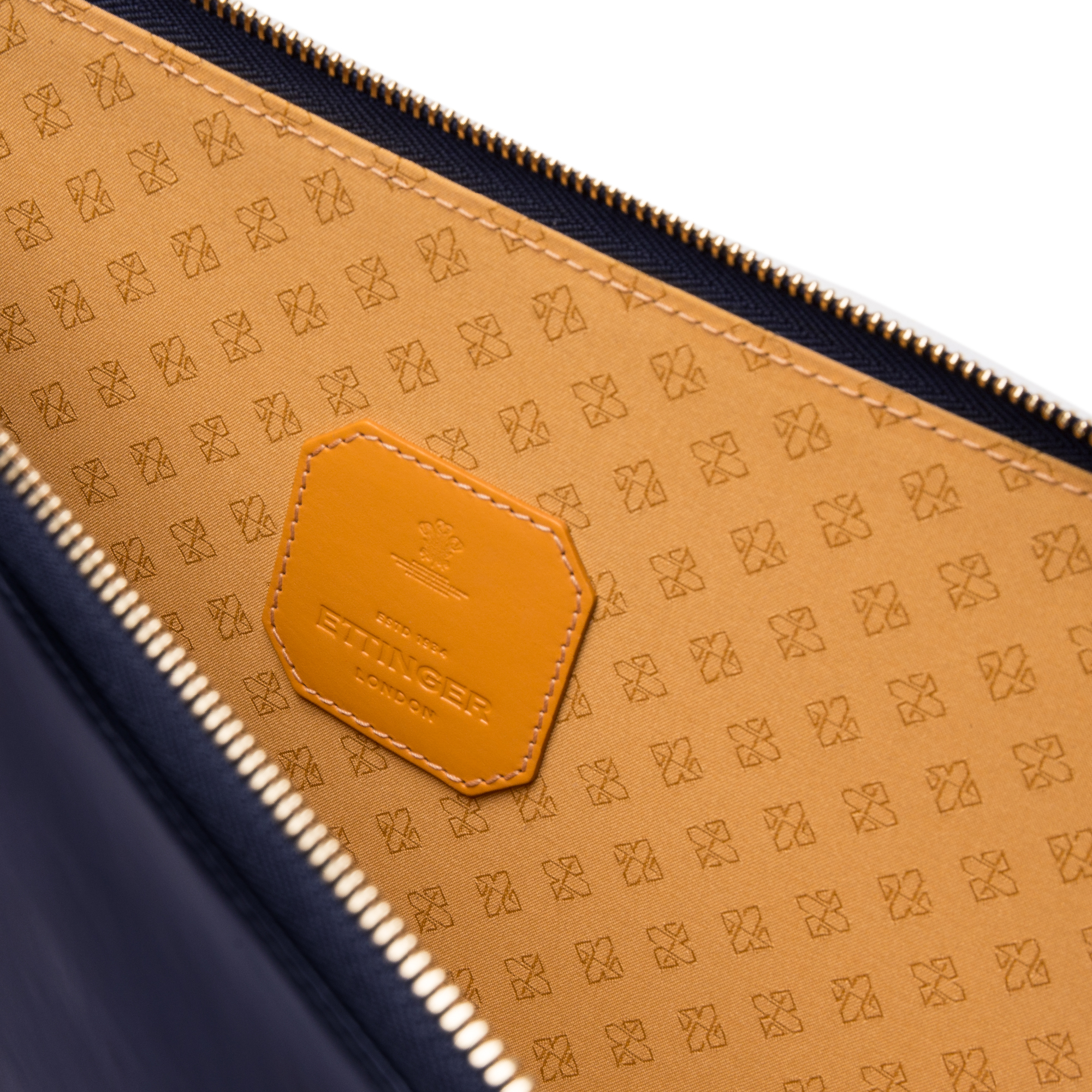 BRIDLE HIDE Medium Zip Pouch - Image 12